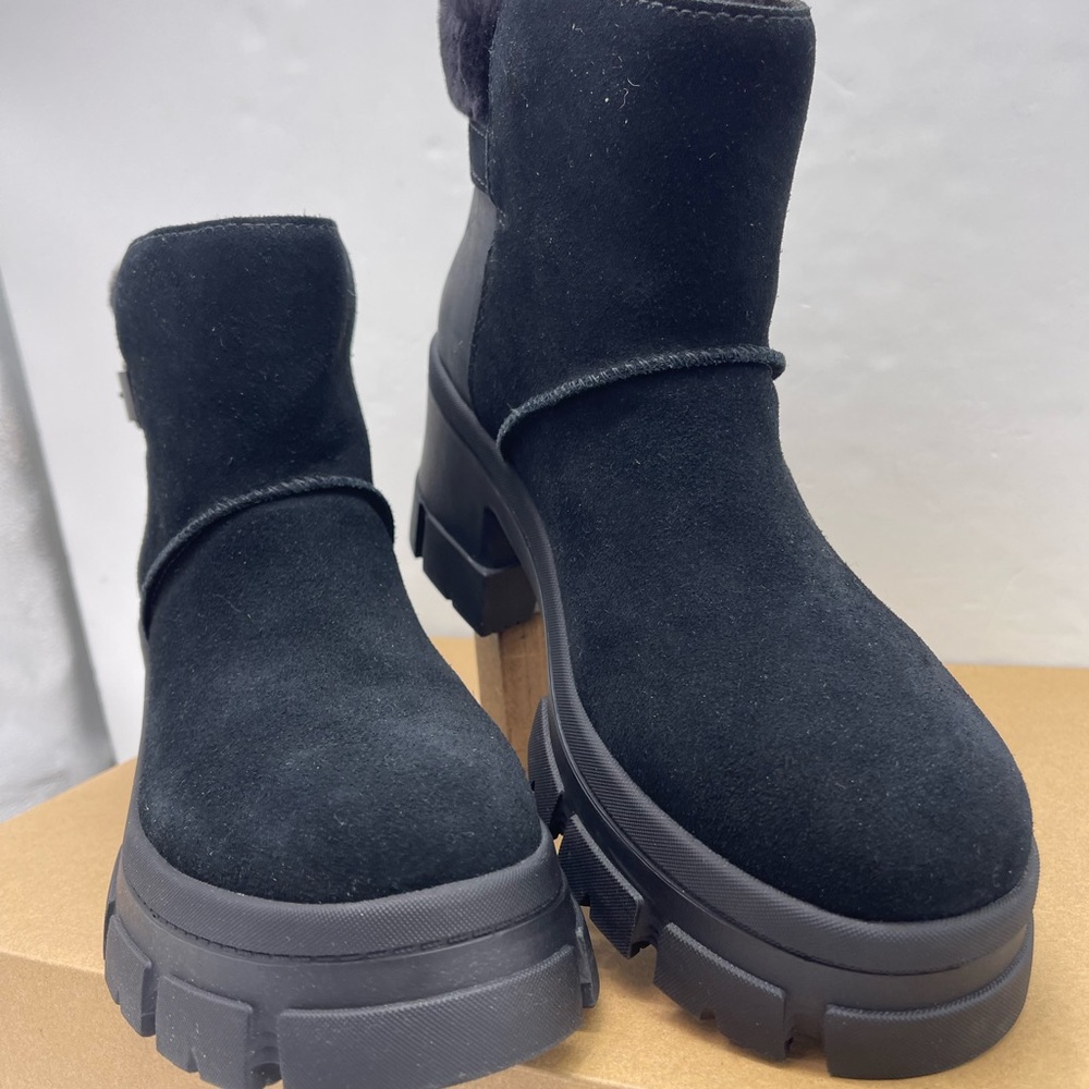UGG Women's Black Winter Boots
W BROOKLYN BUCKLE PLATFORM HIGH HEELS BOOTS BLACK - Picture 3 of 16